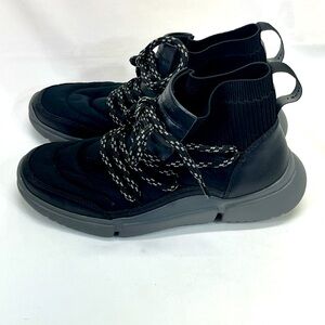 ROCKPORT R-EVOLUTION W/BUNGEE ANKLE BOOTIE WOMENS 8 BLACK/GRAY SOLE PREOWNED